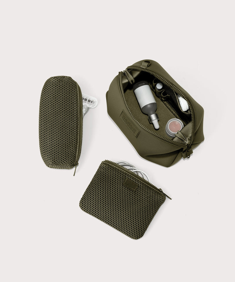 Hunter Toiletry Bag in Dark Moss, Large